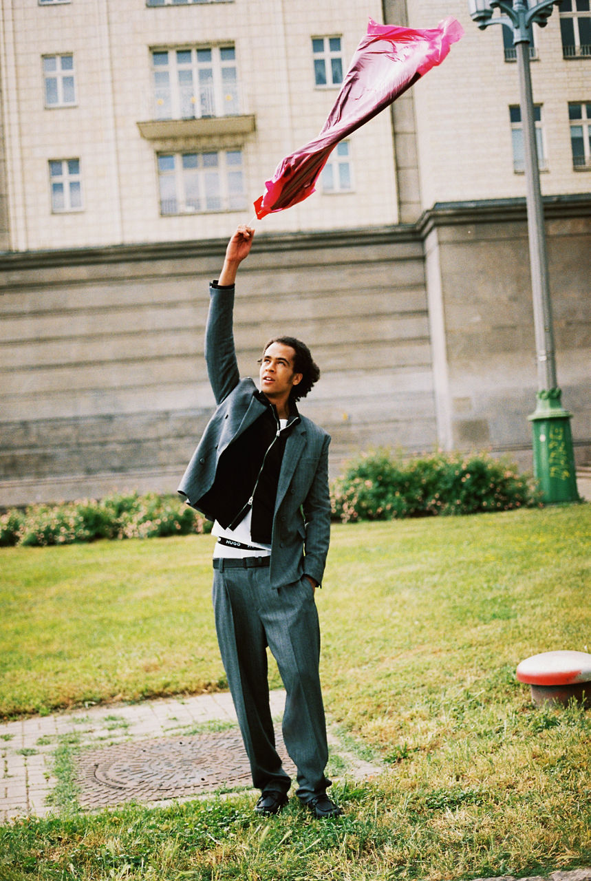 HUGO_WI26_GLOBALCAMPAIGN_LOOK_1, 